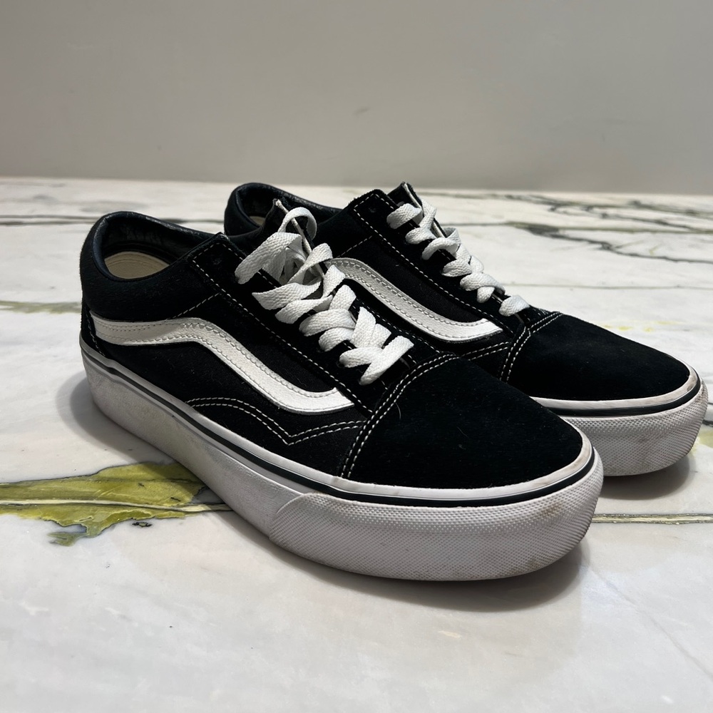 Vans old skool low top trainers size 8.5 women’s